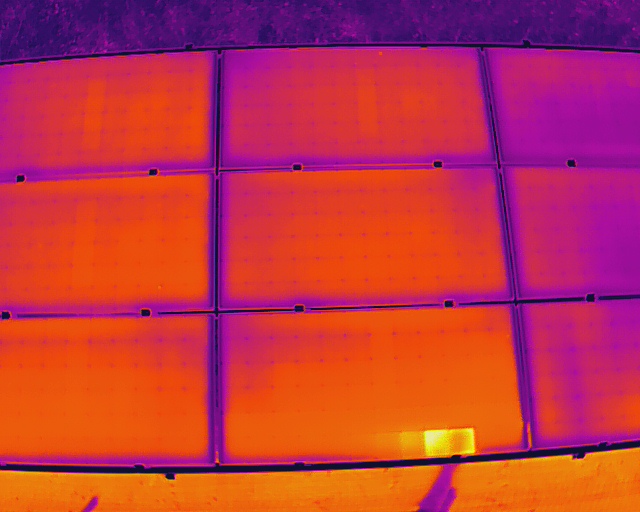 Przegląd paneli fotowoltaicznych dronem z termowizją Gdynia Gdańsk